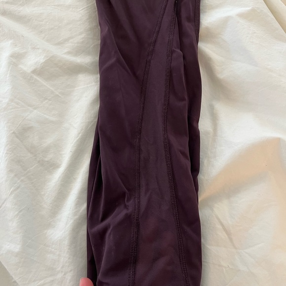 Lululemon 7/8 crop leggings with mesh - Picture 2 of 5